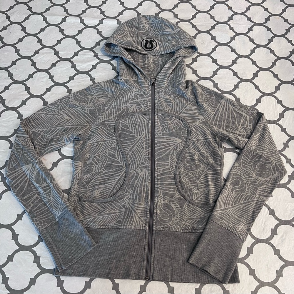 Lululemon Grey Scuba Hoodie Leaf Lululemon logo All Over Print Rare Women’s Read